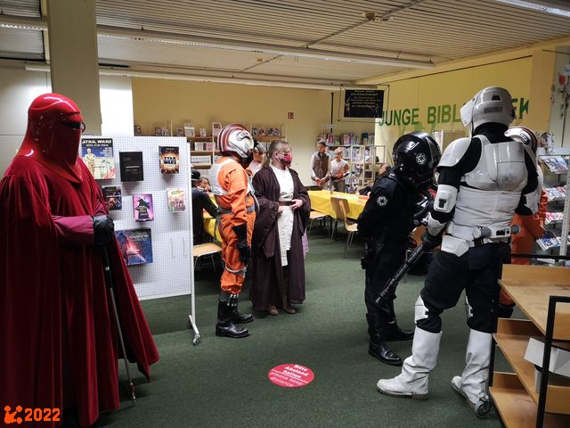 Aufeinandertreffen in der Kinderbibliothek