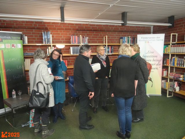 Abschlie&szlig;ende Gespr&auml;che mit Besuchern und G&auml;sten